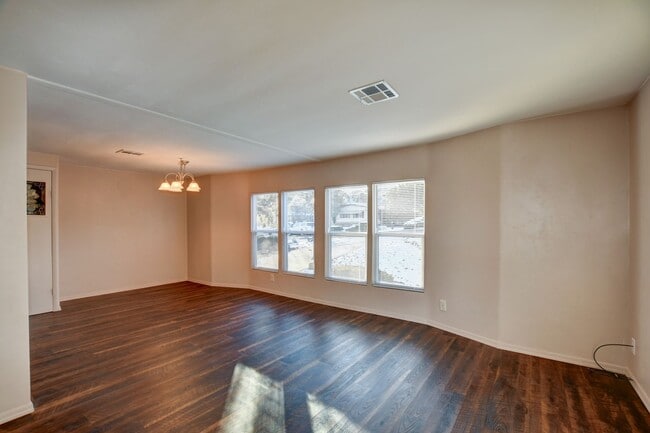 Building Photo - 2 bed, 2 bath Home in Prescott!