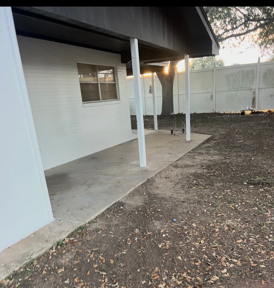 Building Photo - 3417 N Kenyon Rd