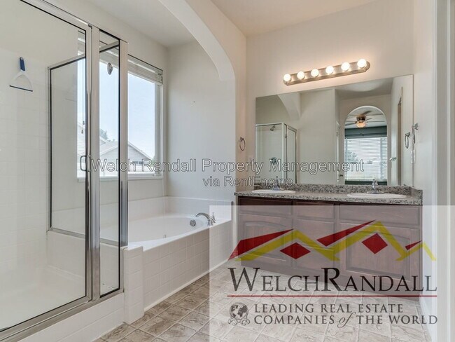 Building Photo - 897 Oxford Dr