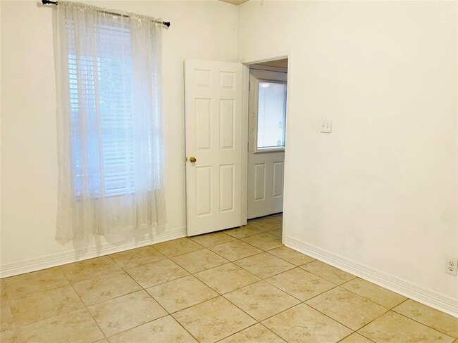 Building Photo - 19310 Hillside Springs Cir