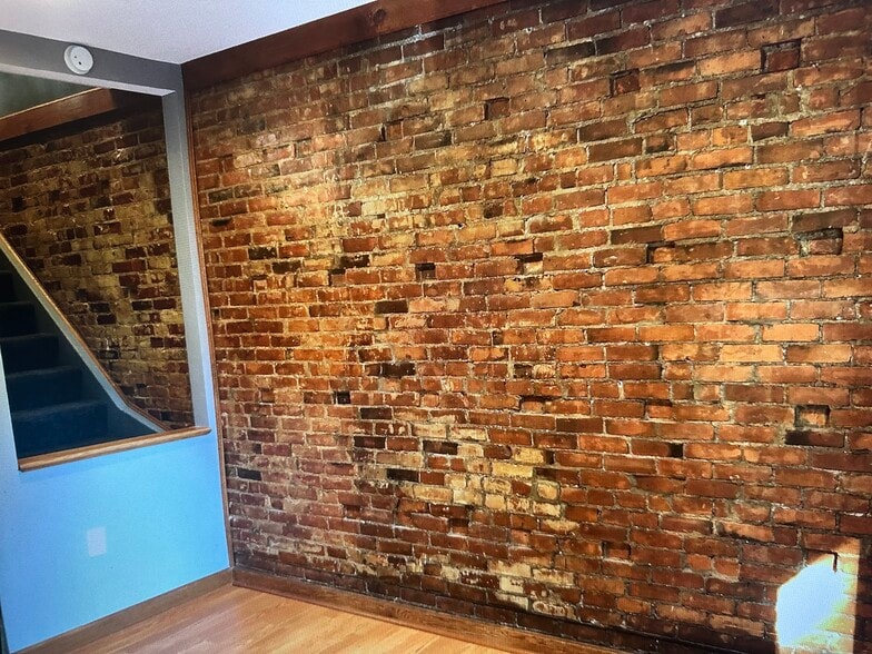 Building Photo - 39 Cottage St