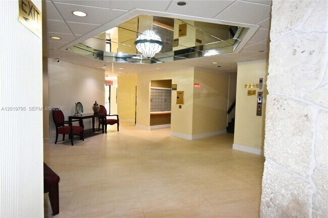Building Photo - 1100 St Charles Pl