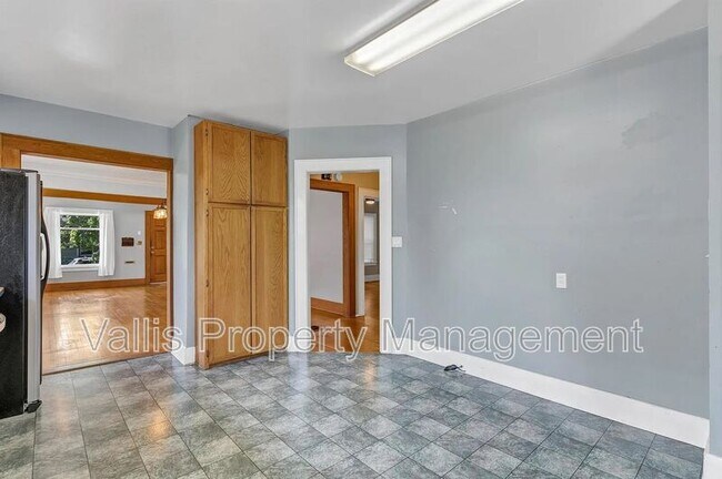 Building Photo - 960 5th St NE