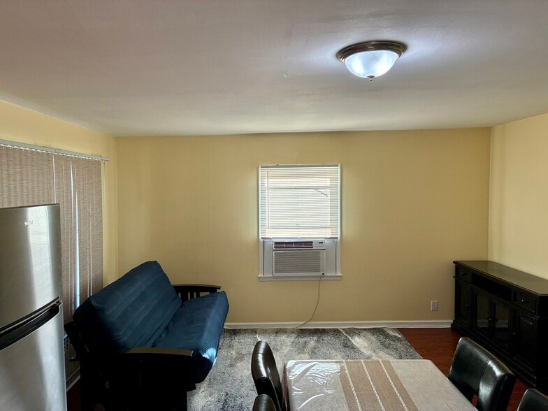 Building Photo - 42 Primrose St