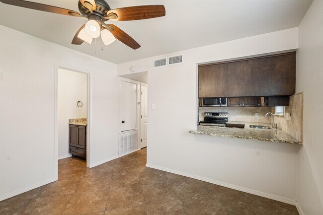 Building Photo - 111 A Rhonda Dr