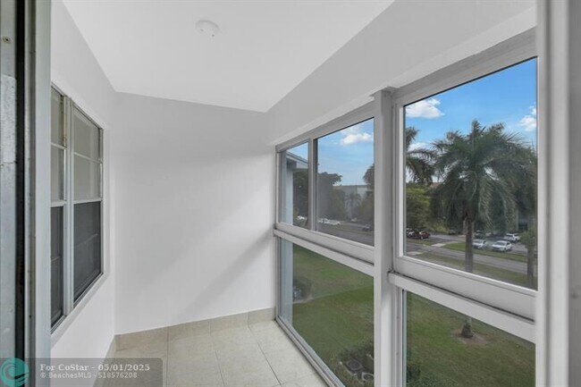 Building Photo - 12600 SW 5th Ct