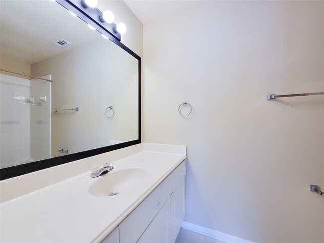 Building Photo - 4626 Jaymar Dr