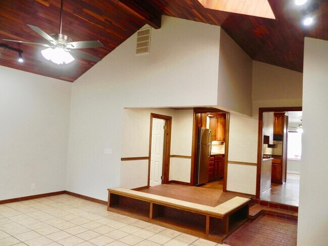 Building Photo - 4248 S Cincinnati Ave