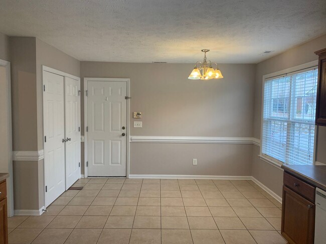 Building Photo - 6216 Castlebrooke Ln