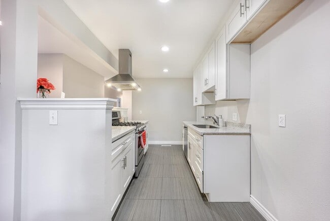 Building Photo - 4719 Snead Dr