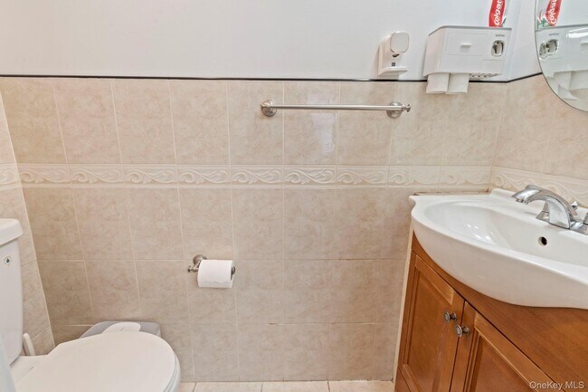 Building Photo - 14-28-28 156th St