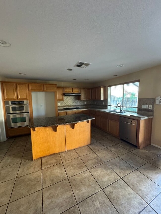 Building Photo - MOVE-IN SPECIAL!! Welcome to Your New Home In Winchester