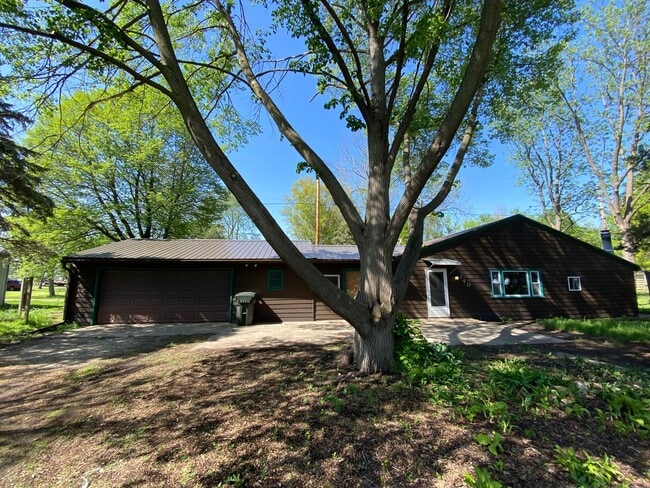 Primary Photo - Large 2 bedroom for rent Perry