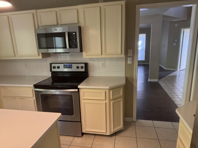 Building Photo - 120 Wind Ridge Dr
