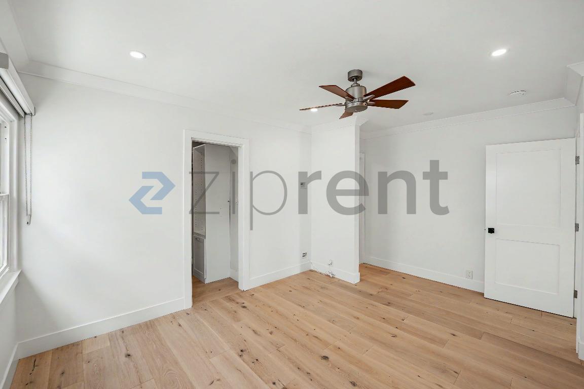 Building Photo - Unit