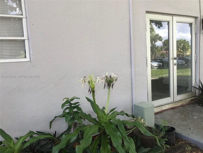 Building Photo - 17031 NE 21st Ave