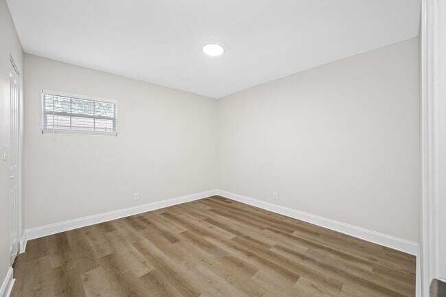 Building Photo - Davis Islands! RARE 3/2 FRESHLY RENOVATED,...
