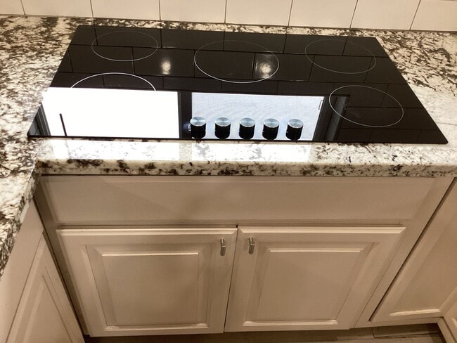 Building Photo - 1222 W Saginaw Way