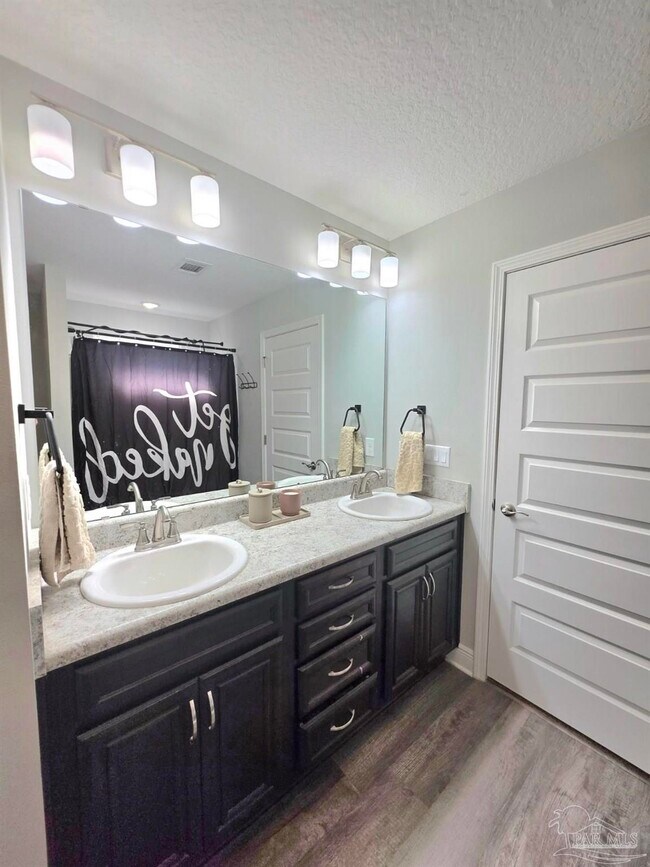 Building Photo - 826 Smiley Cir