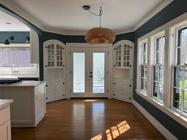 Building Photo - Charming historic home McMinnville 4 bed / 2.5 bath