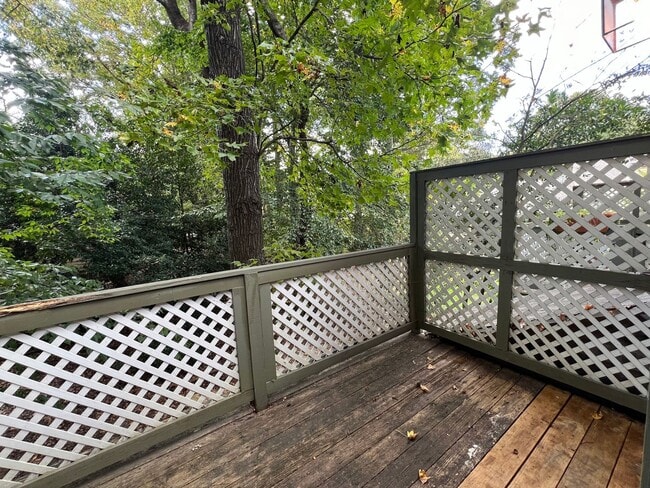 Building Photo - Charming Two-Story 2BD, 2.5BA Raleigh Town...