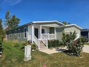 Building Photo - 5112 W Sawgrass Dr