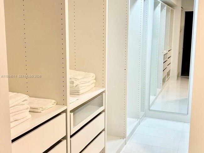 Building Photo - 20505 E Country Club Dr