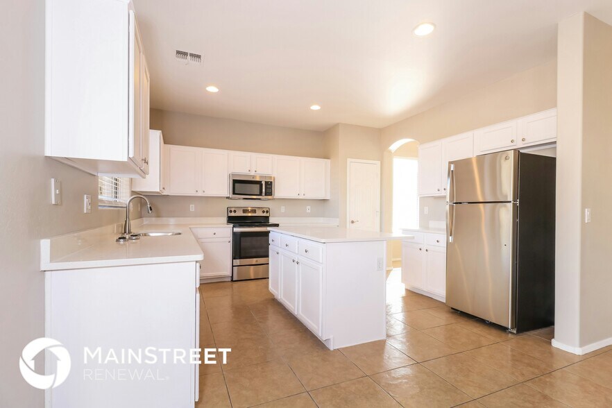 Building Photo - 10760 W Overlin Ln