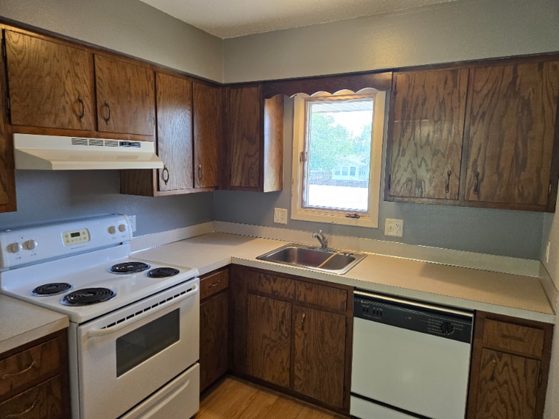 Building Photo - 1923 NW Hickory Ln