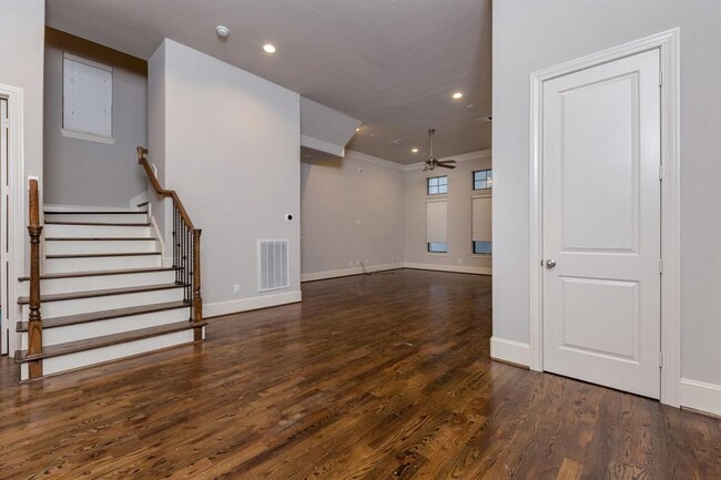 Building Photo - 1406 Hickory St