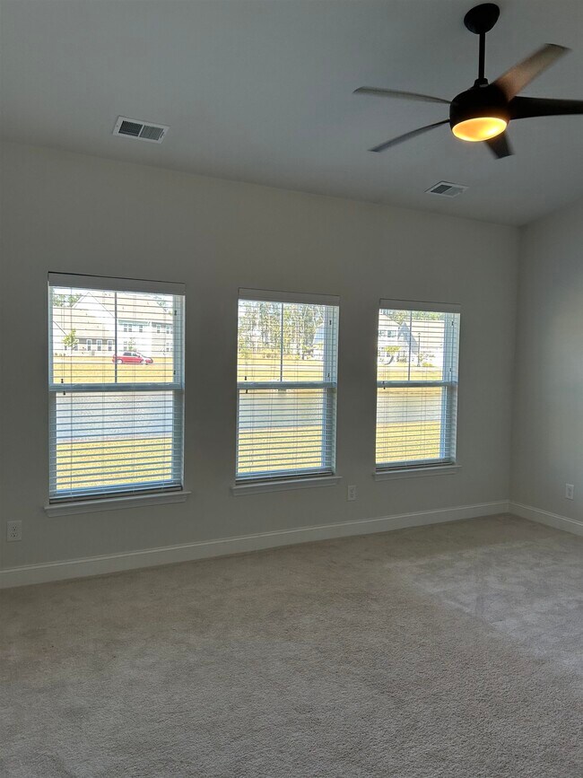 Building Photo - 2404 Blue Crane Cir