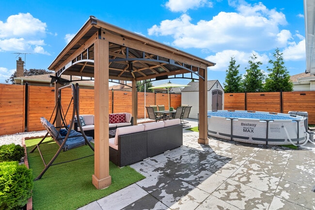 Building Photo - 7625 W Strong St