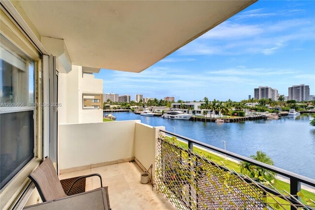 Building Photo - 401 Golden Isles Dr