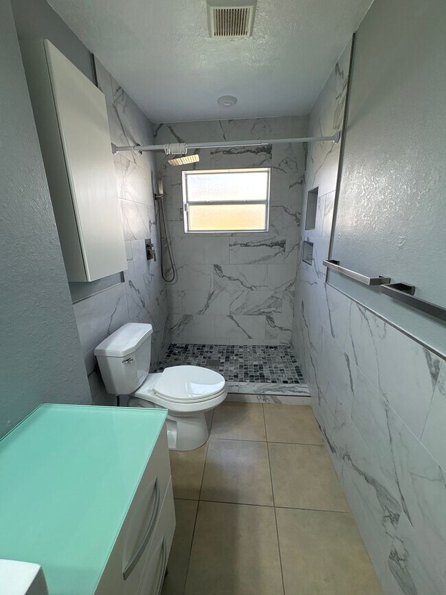 Building Photo - Beautiful 3 Beds 2 Baths home