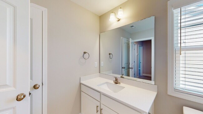 Building Photo - "Spacious 2-Bedroom Retreat with 3 Full Baths in Winterville's Heart!"