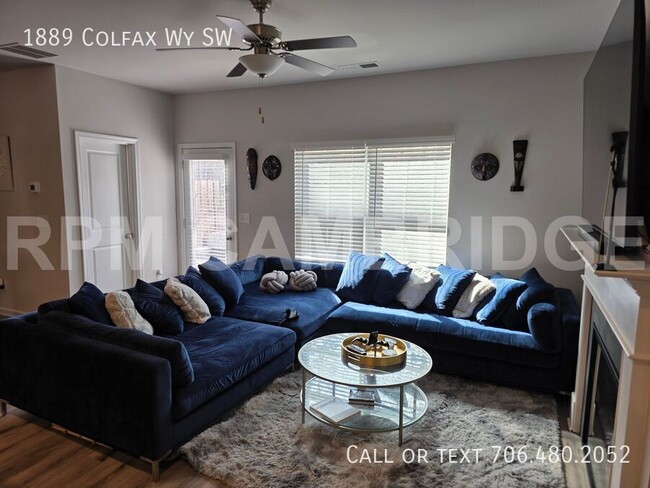 Building Photo - For Rent: Stunning 3-Bed, 3-Bath Townhome ...