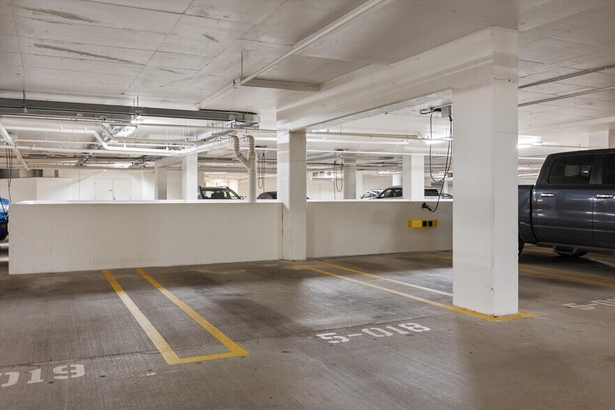 Building Photo - 10700 NE 4th St