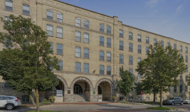 Building at 940 monroe - 940 Monroe Ave NW