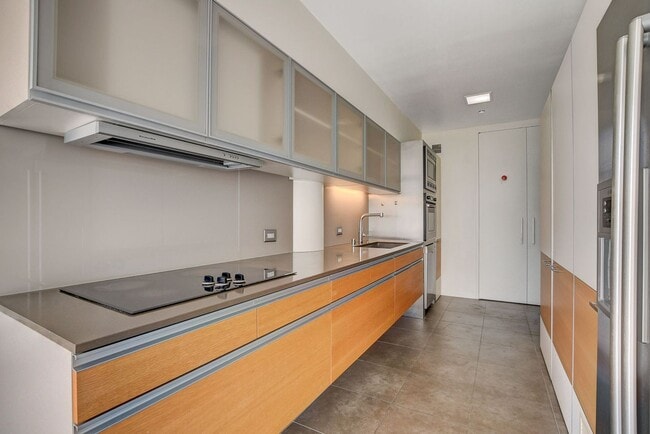 Building Photo - Veer Towers 1501E- 1Bd/1Ba Residence with Views of Waldorf Astoria/MGM/Airport