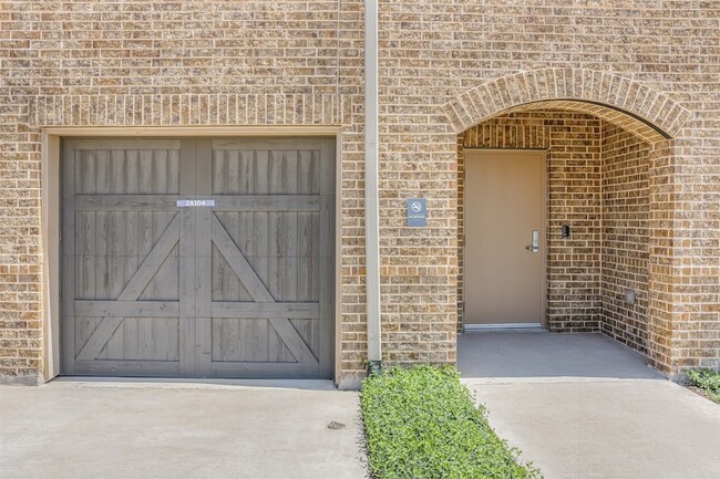 Building Photo - 1735 Wittington Pl