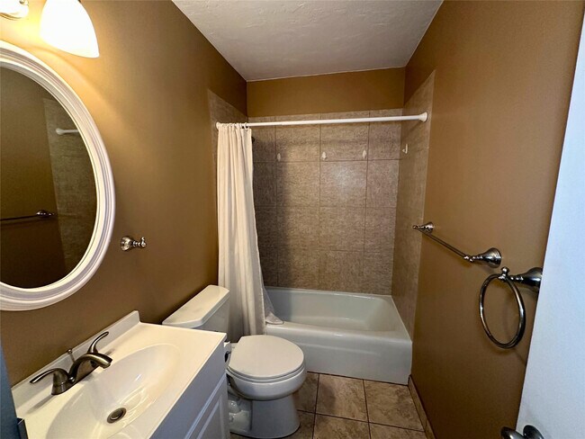 Building Photo - 2171 NE 66th St