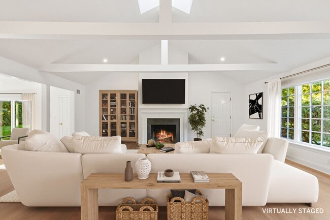 Building Photo - 18 Echo Ln