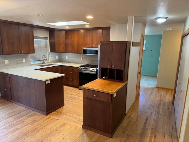 Building Photo - 3 Bedroom Home in College Hill Neighborhood