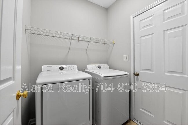 Building Photo - 9205 Mitchell Glen Dr