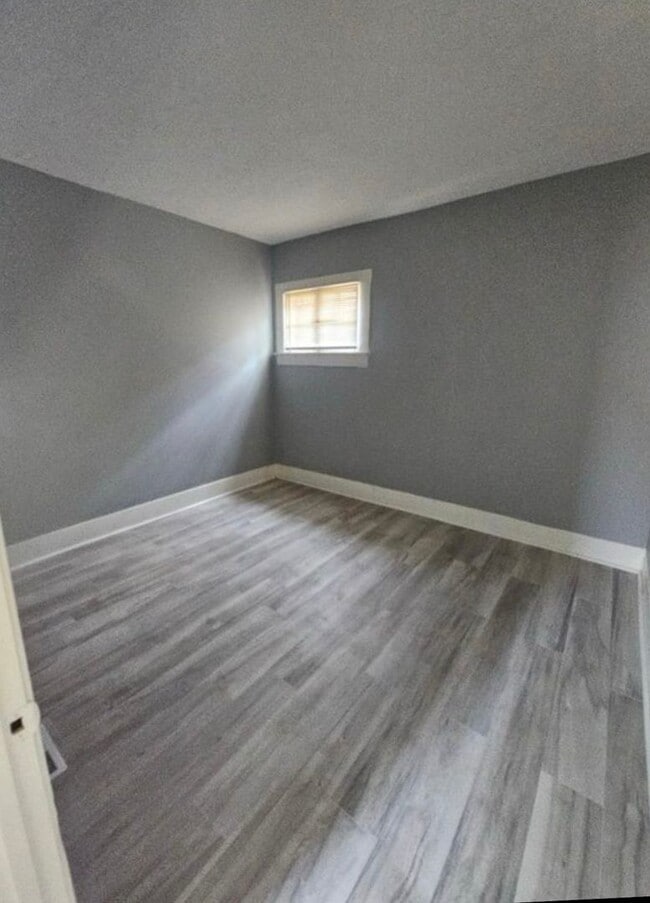 Building Photo - Updated 3BR house in West Louisville-Secti...