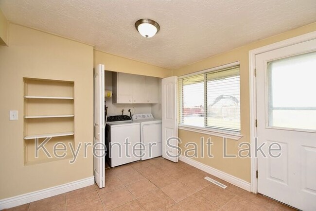 Building Photo - 7340 Cottonwood St