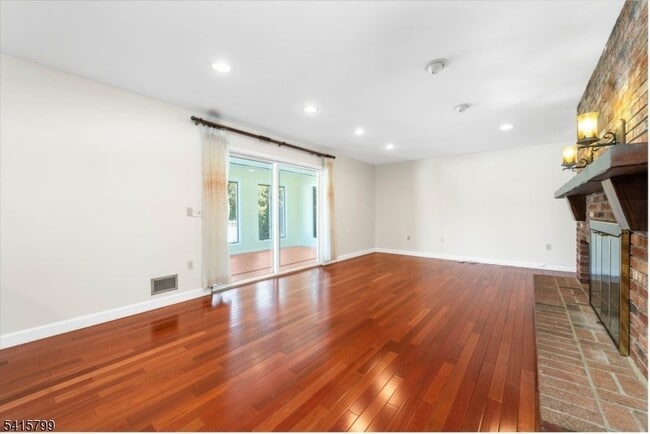 Building Photo - 300 Old York Rd