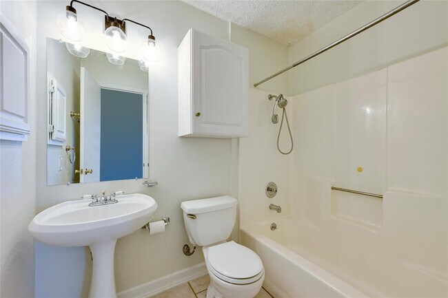 Building Photo - 2504 Spring Wagon Ln