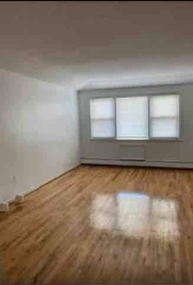 Building Photo - 71-61-61170 170th St