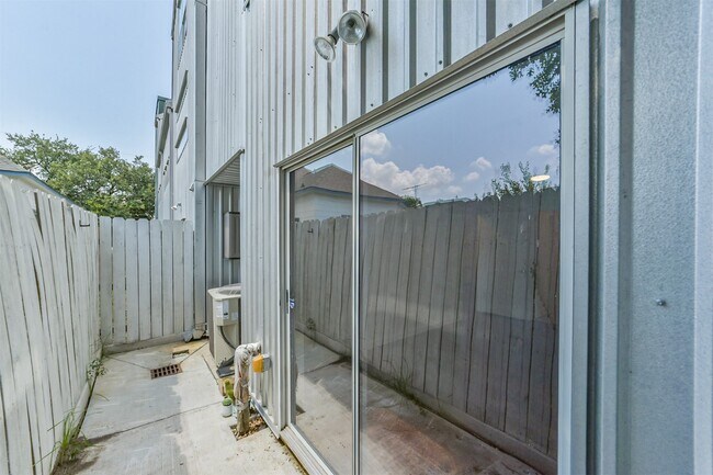 Building Photo - 2905 Sherman St